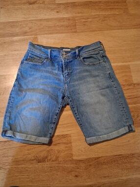 Levis Strauss Light Wash Denim Bermuda Shorts with Rolled Hem